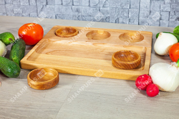 Доска для подачи с тремя отделениями под соусы