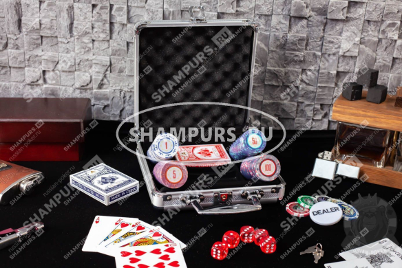 Набор покера Casino Royale на 100 фишек с номиналом, в стальном кейсе с пластиковыми картами