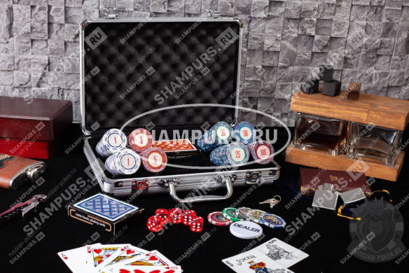 Набор покера Casino Royale на 200 фишек с номиналом, в стальном кейсе с пластиковыми картами